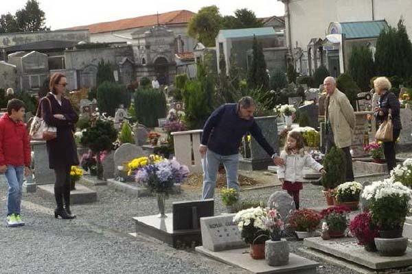 Riaprono i cimiteri della città