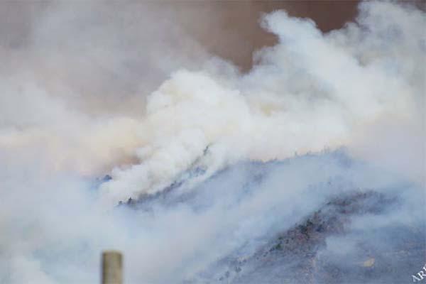 Sul Biellese il fumo della Valchiusella