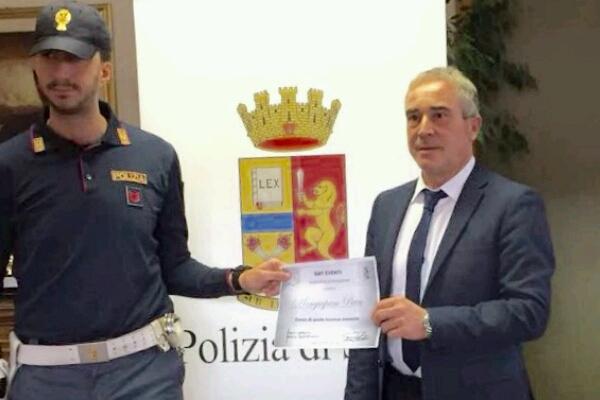 Agenti della Polizia a lezione di guida sicura