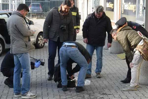 Allarme bomba per una valigia davanti alla sala slot