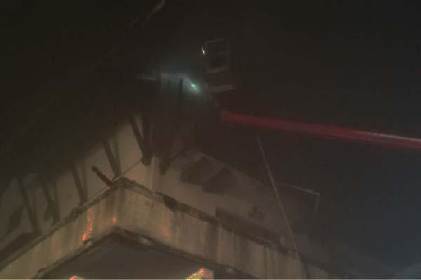 Antizanzare in corto circuito: brucia una casa