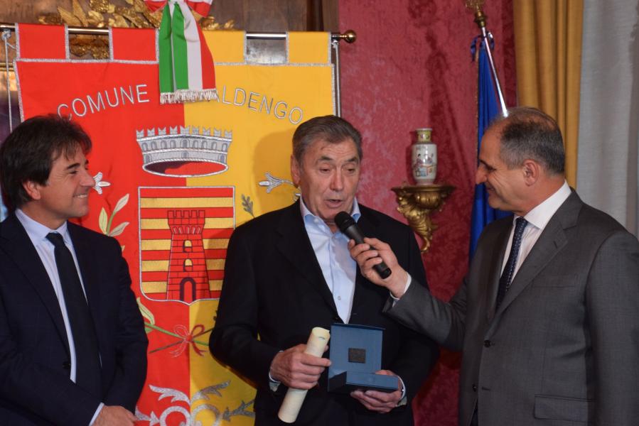 Eddy Merckx e Fabio Aru, due re del ciclismo al Castello di Valdengo