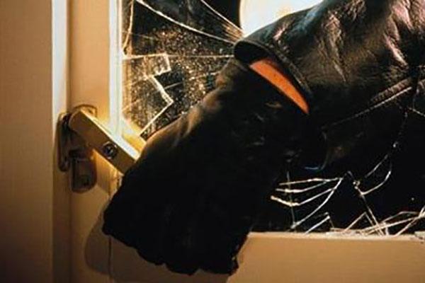 Ladri nel Basso Biellese, tre colpi in poche ore. Ripresi da videosorveglianza