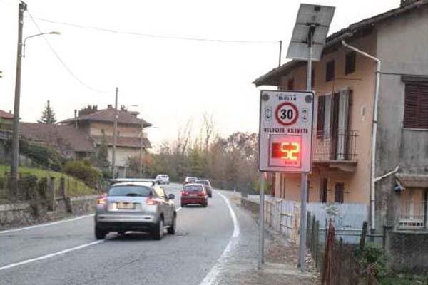 In via Ogliaro spunta il limite dei 30 chilometri orari