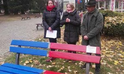 Inaugurata ai giardini Zumaglini la panchina “antiviolenza”