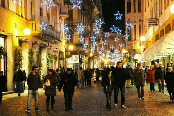 Luminarie, dietrofront dei commercianti