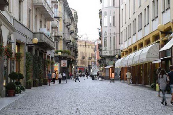 La lettera di Confesercenti: «Attività in ginocchio, per rifiuti fondi insufficienti»