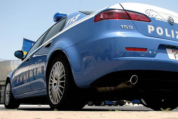 Aggrediscono i poliziotti: tre arresti