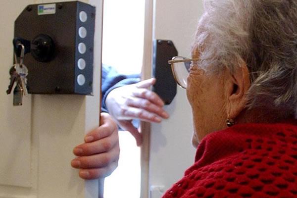 Derubata in casa a 89 anni dal finto tecnico dell’acquedotto