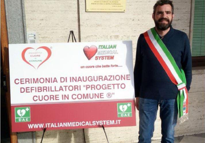 Cinque defibrillatori grazie a 49 sponsor