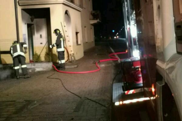 Donna salvata da due camionisti