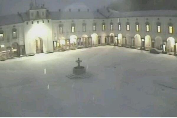 Prima neve, sci ai piedi