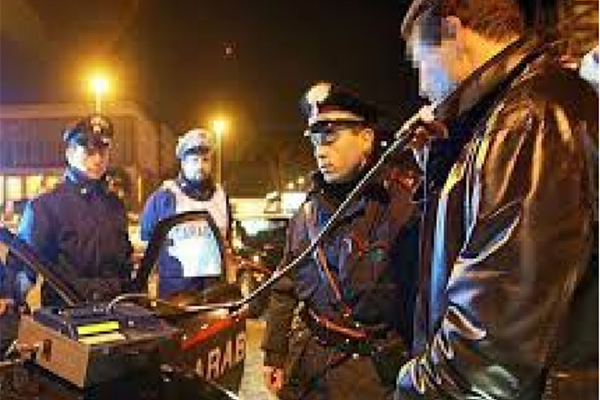 Ubriaco al volante provoca un incidente stradale: denunciato dai Carabinieri