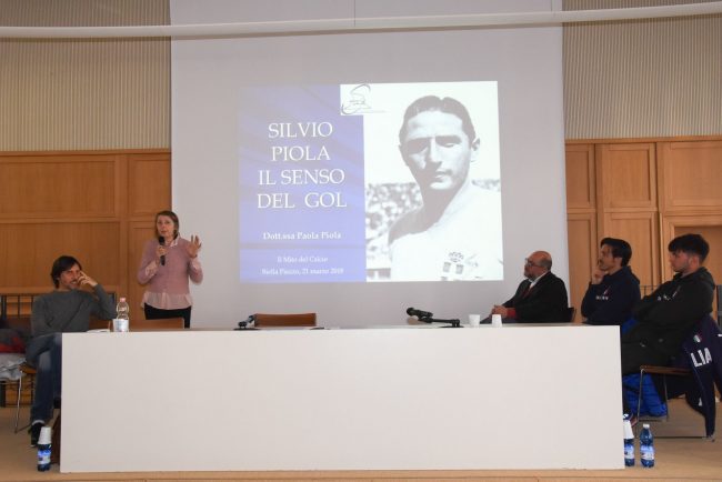 Paola Piola ha parlato del padre Silvio a Palazzo Gromo Losa durante la visita di Azzurri e studenti