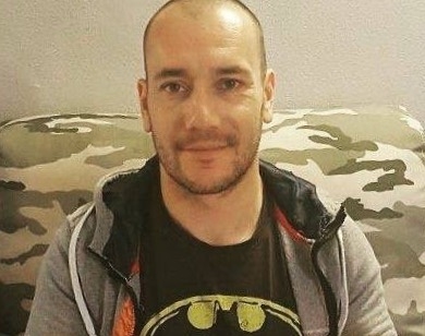 Giovane papà muore lasciando due figli piccoli