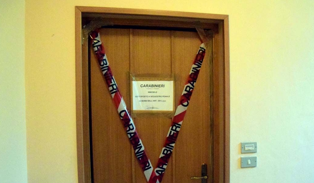 Cadavere madre nel freezer, patteggia