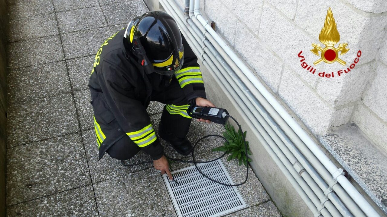 Fuga di gas in un condominio, ma non c’è pericolo
