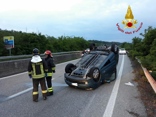 Si ribalta con l’auto: era ubriaco