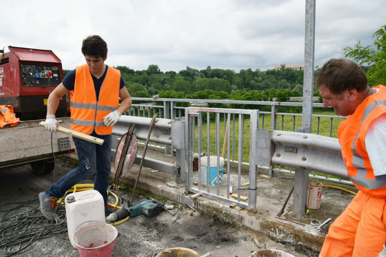 Cancelli antisuicidio, quasi conclusi i lavori sul ponte