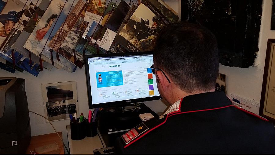 Truffata con la finta assicurazione dell’auto online