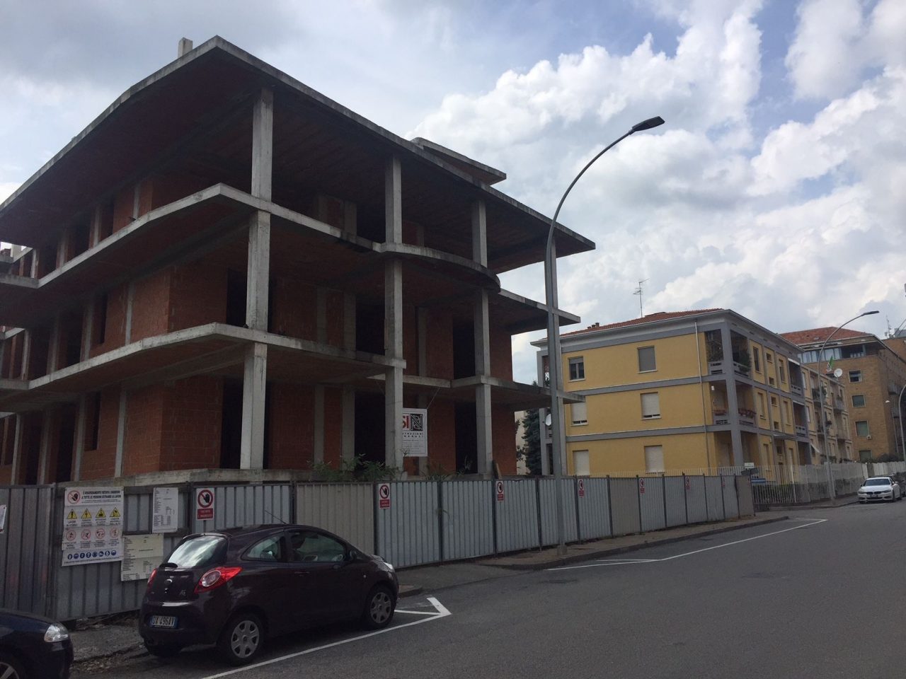 Via Pajetta, riparte il cantiere abbandonato