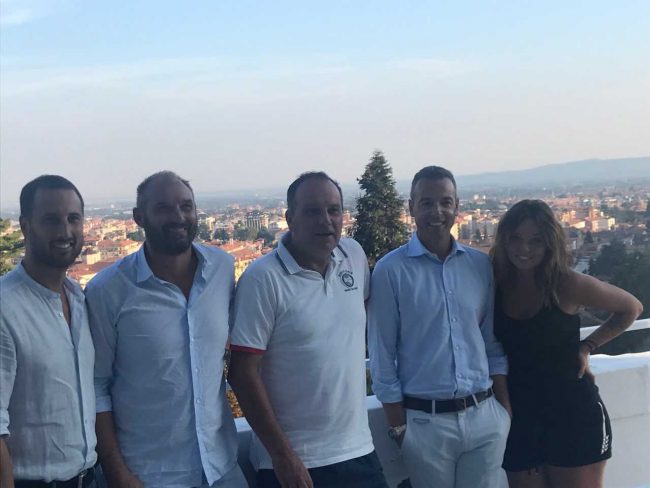 Nella foto lo sponsor Yuri Bodo, Lorenzo Lanza, nuovo direttore del torneo, Cosimo Napolitano, organizzatore dell'evento, Luca Tonetti (responsabile del padel) e Nicole Napolitano.