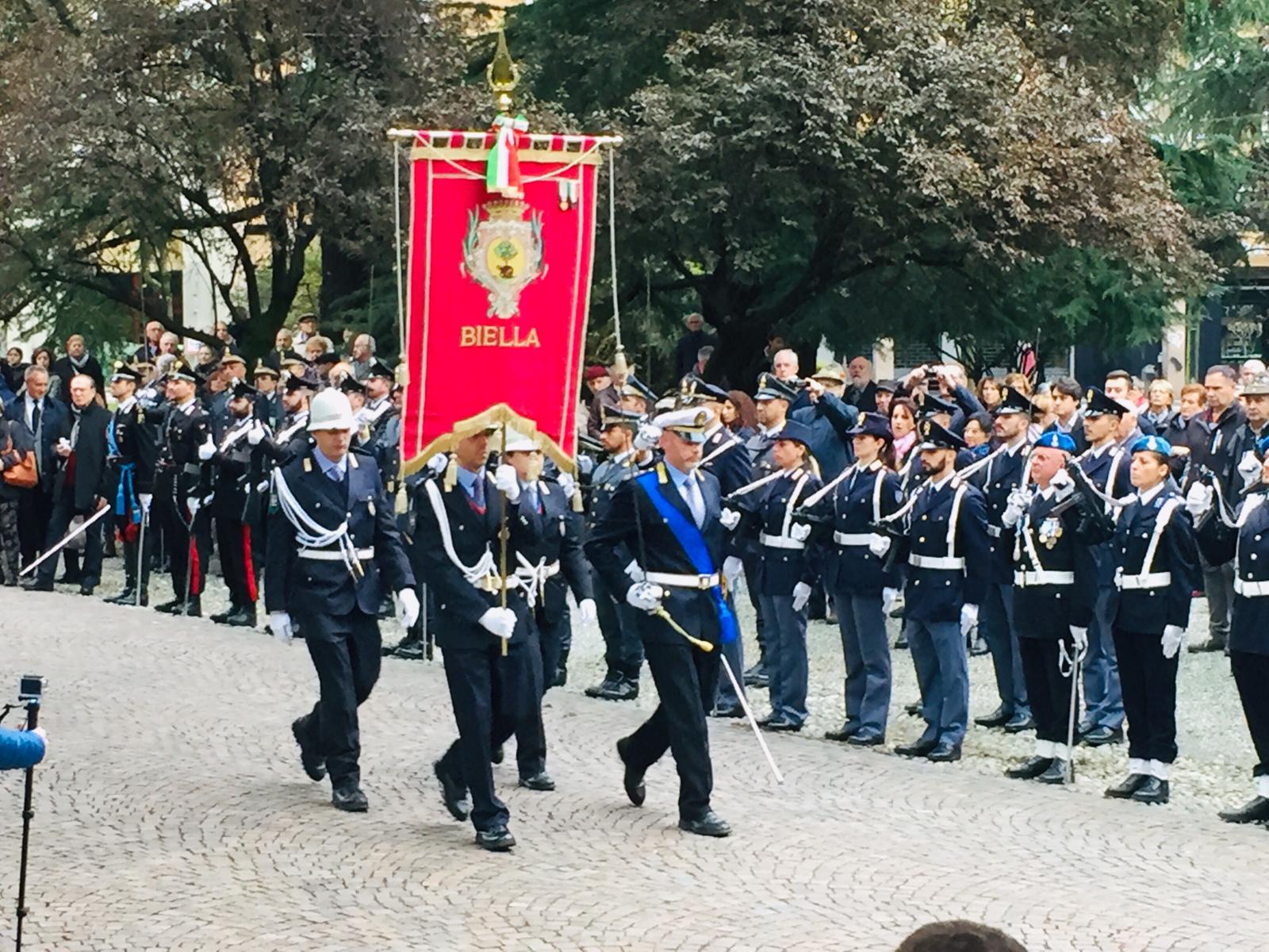 Arrivo del gonfalone della citta╠Ç di Biella