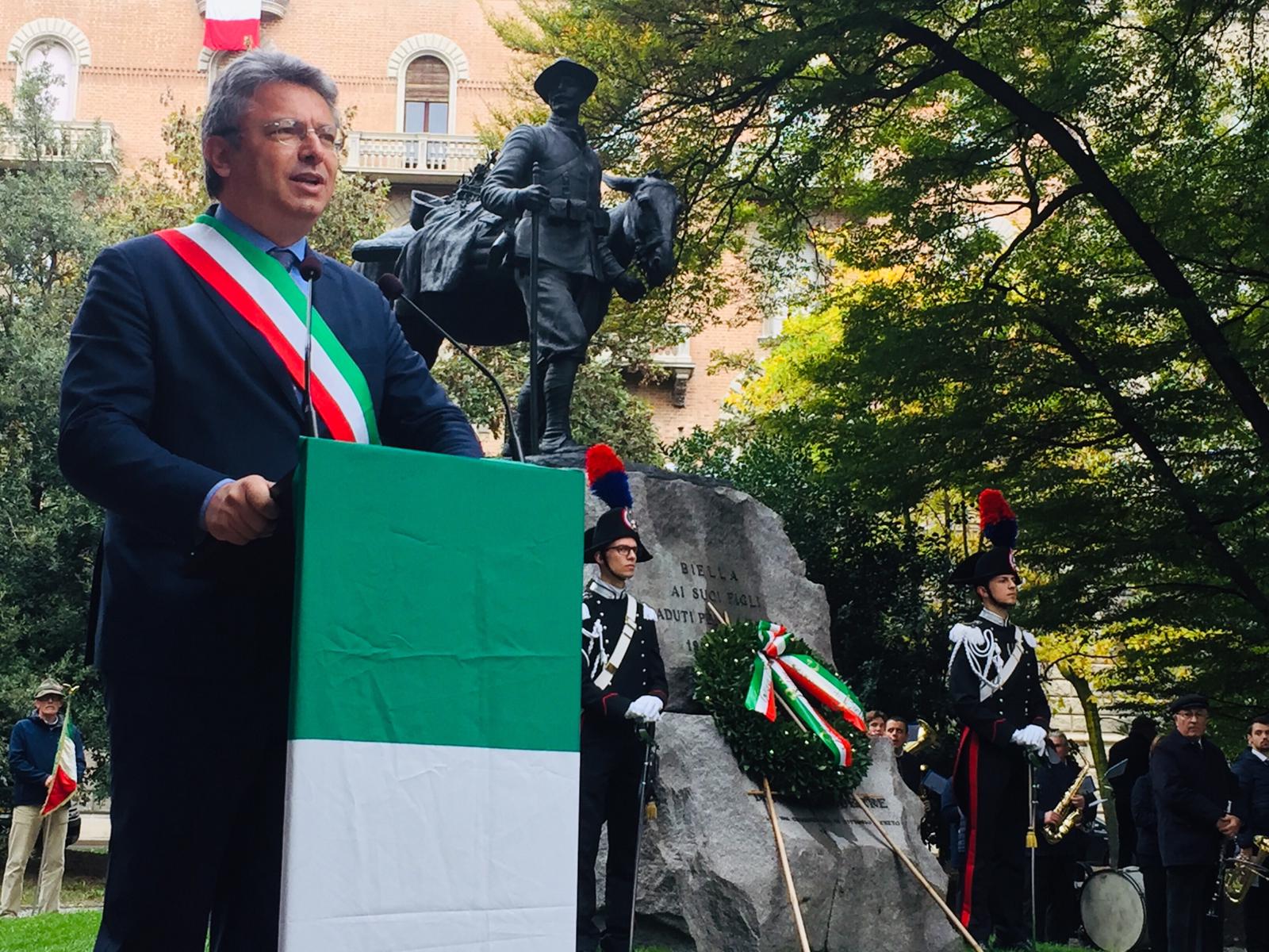 Marco Cavicchioli e monumento