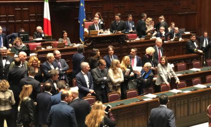 Il deputato Pella occupa i banchi del Governo