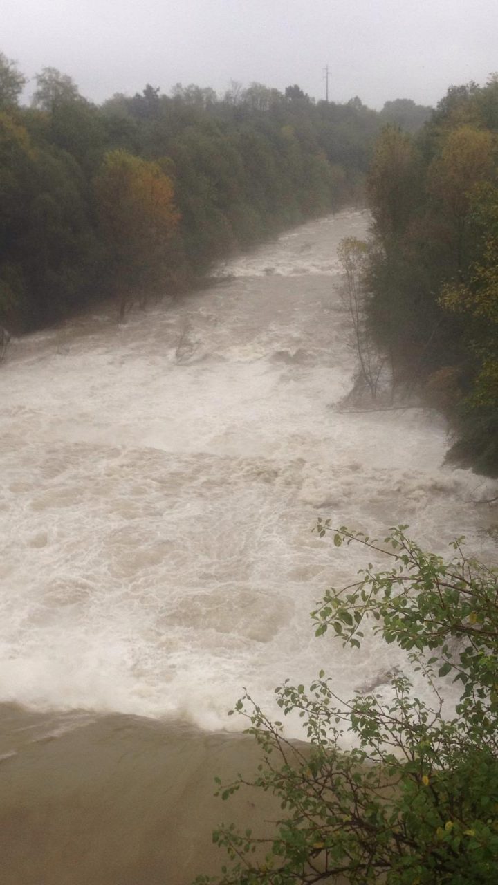 Torrenti in piena, pericolo esondazioni VIDEO