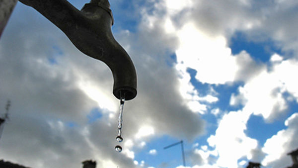 Proposta di legge Daga: l’acqua torna ai Comuni?