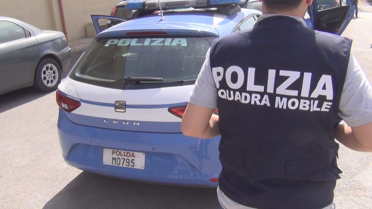 Spacciavano droga dall’hotel al Vernato: arrestati dalla Polizia due insospettabili