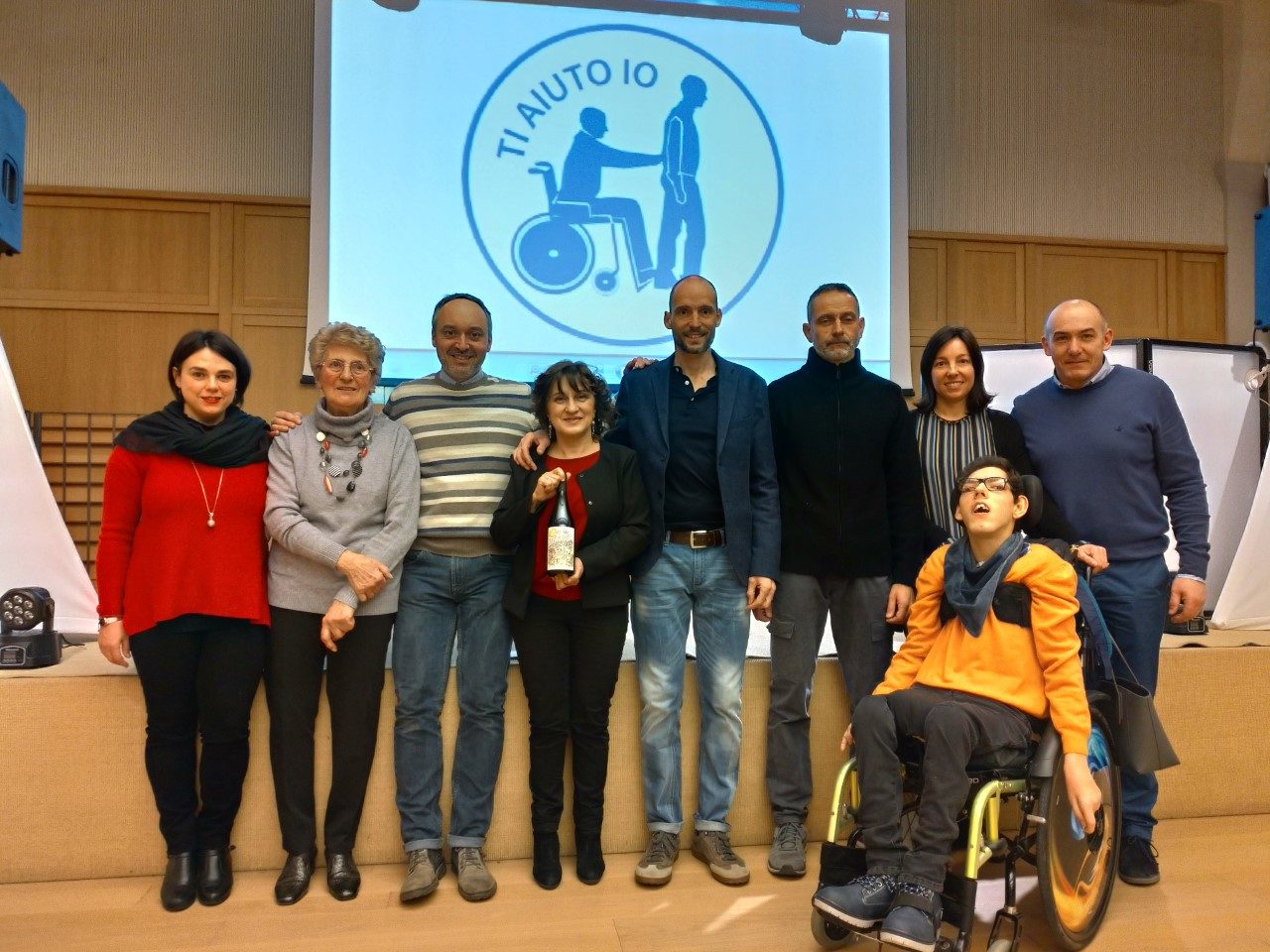 Il vino solidale di Ti Aiuto Io, etichetta del sorriso su 700 bottiglie FOTO