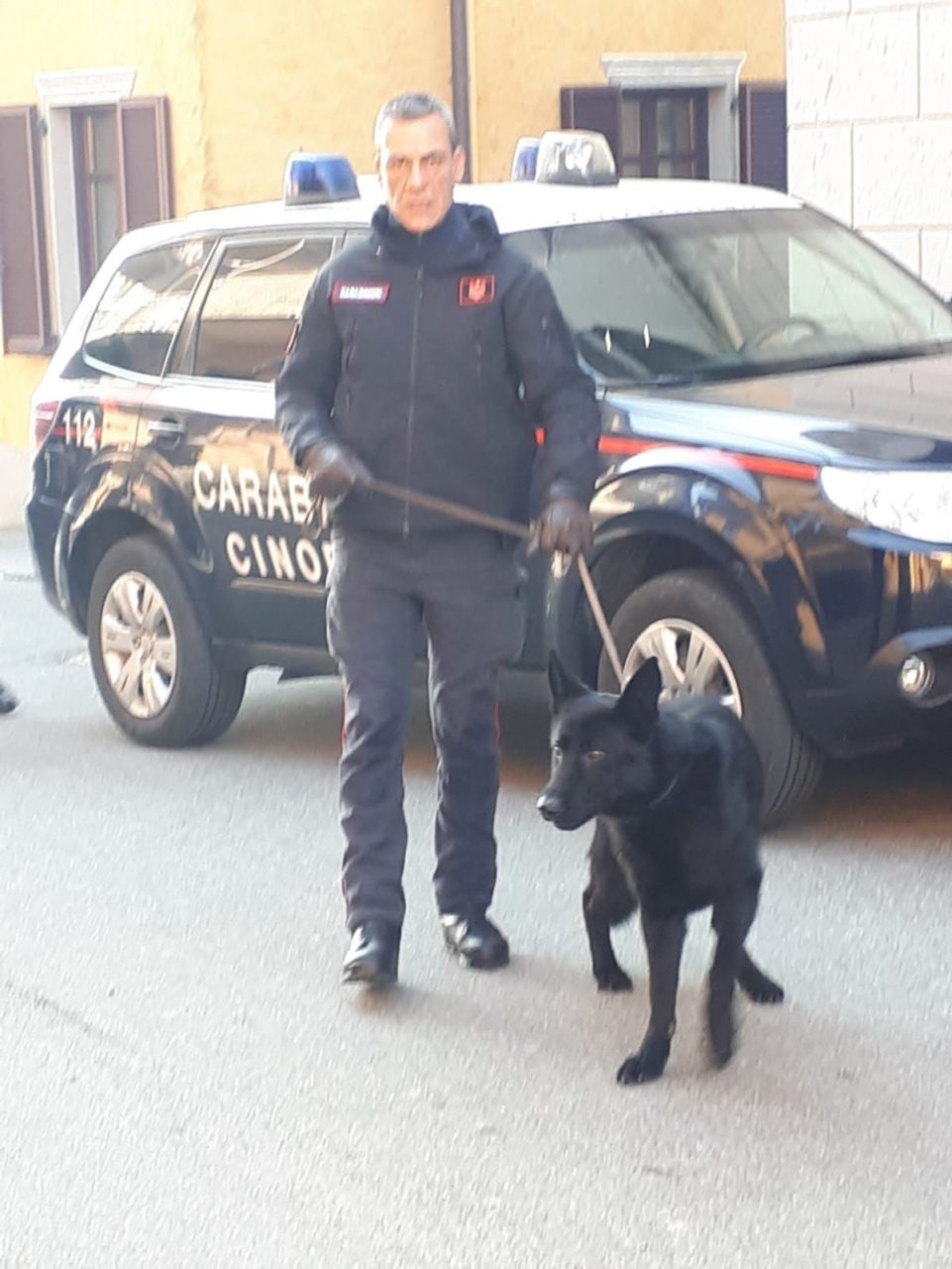Si spaccia a scuola, trovata altra droga
