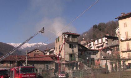 Incendio a Coggiola: crollati tetto e piani superiori