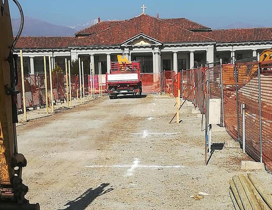 Lavori al cimitero urbano: nuovi cipressi e 120 cellette