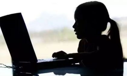 "Una vita da social", il tema del cyberbullismo approda nelle scuole biellesi