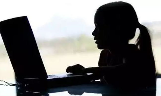 “Una vita da social”, il tema del cyberbullismo approda nelle scuole biellesi