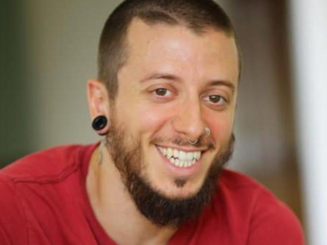 Forse Stefano scambiato per il rivale in amore del killer e ucciso