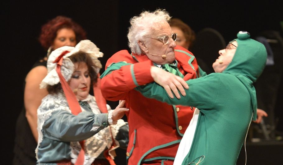 Il Babi bruciato sul rogo ha chiuso il Carnevale di Biella FOTO