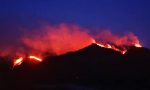 Furioso incendio (doloso) devasta i boschi tra Valsesia e Biellese