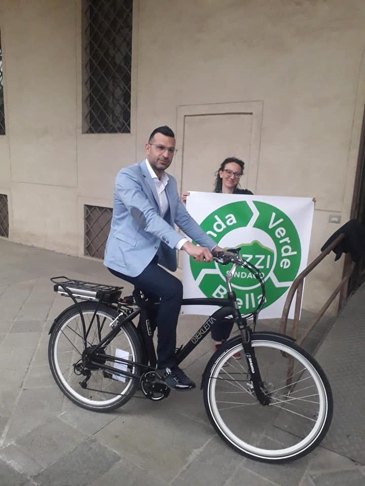 E il candidato di Onda Verde Pizzi fa campagna in bici