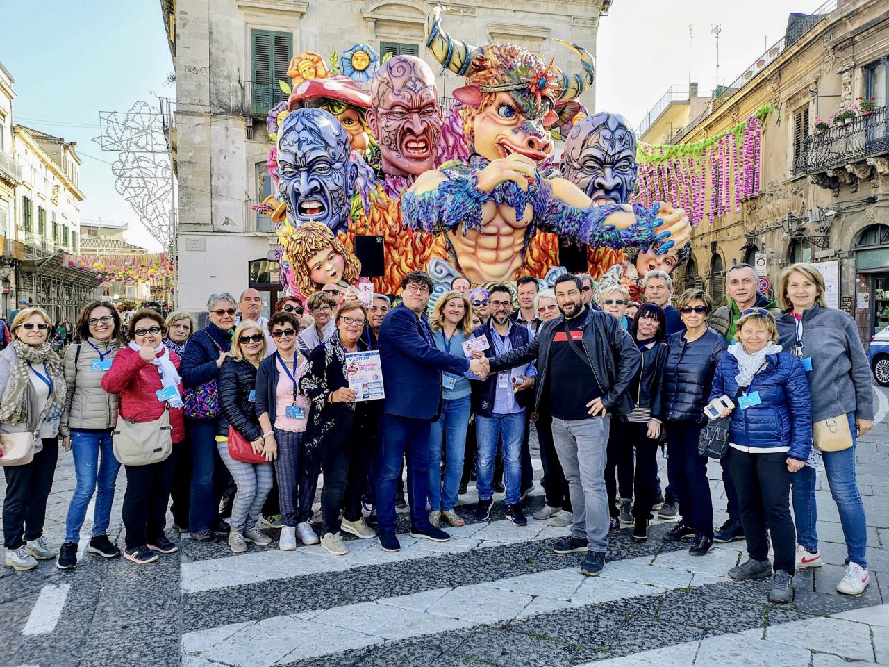 Novaresi e biellesi ospiti d’onore al carnevale dei fiori di Acireale