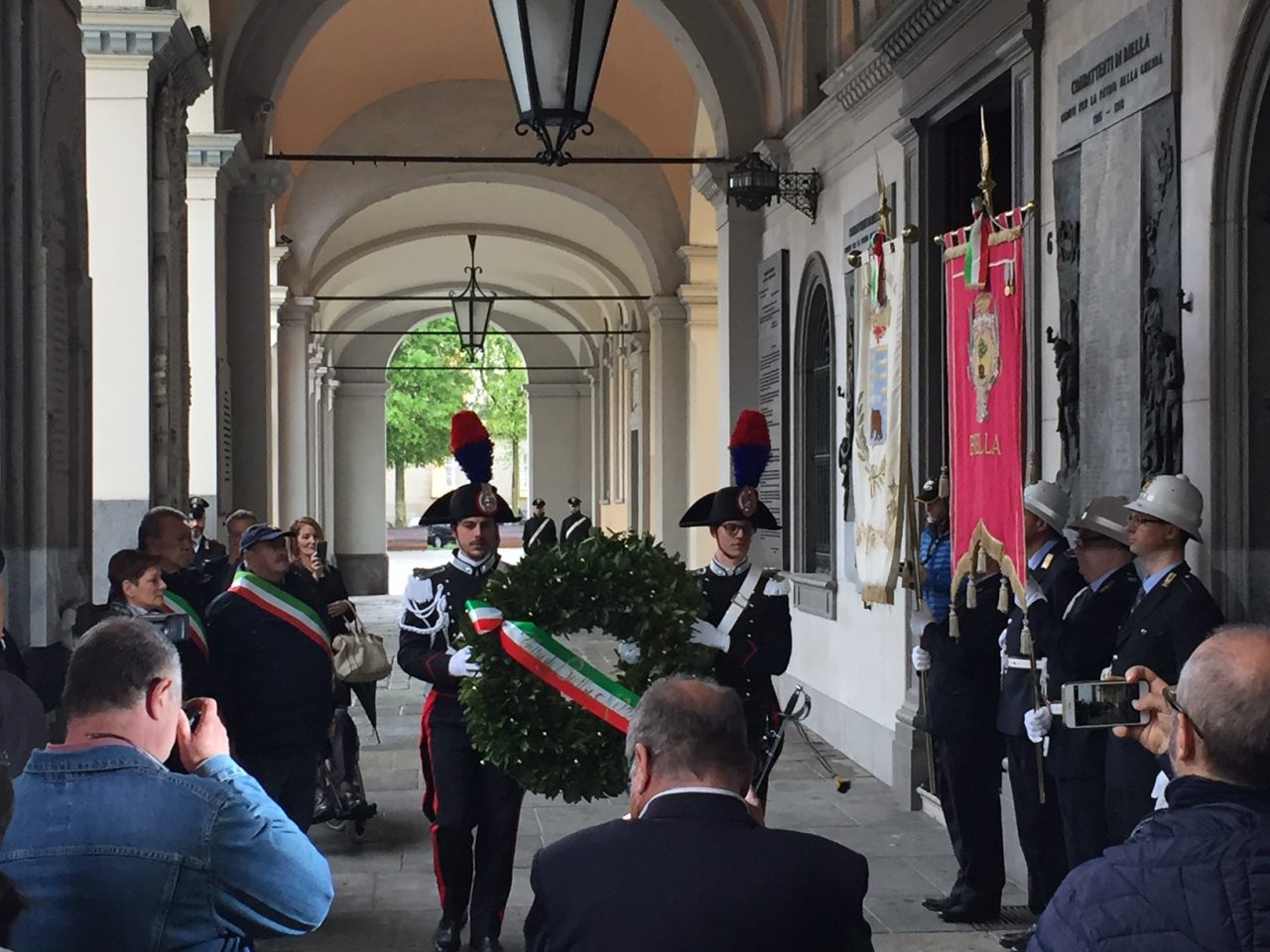25 aprile a Biella: basta odio, il derby è fra fascisti e democratici  FOTO