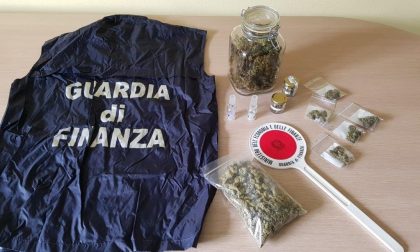 Sequestrati 3,2 chili di "cannabis light"