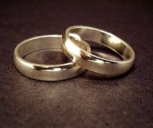 Matrimonio combinato per evitare l'espulsione