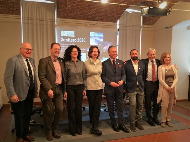 La squadra che sostiene il progetto del Sentiero 2020. Da sinistra: C. Piacenza, R. Bresciani, A. Pistoletto, V. Varnero, F. Ferraris, A. Ramella Pralungo, V. Barazzotto, S. Perolo