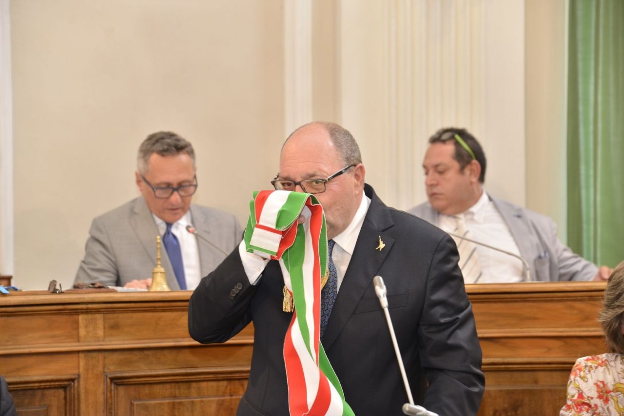 Sindaco Corradino indagato per peculato per l’uso improprio dell’auto blu