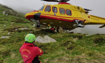 Cade per 60 metri nell'ultimo strappo per il Rifugio Coda