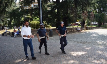 Polizia locale, sopralluogo ai giardini Zumaglini e in via Italia